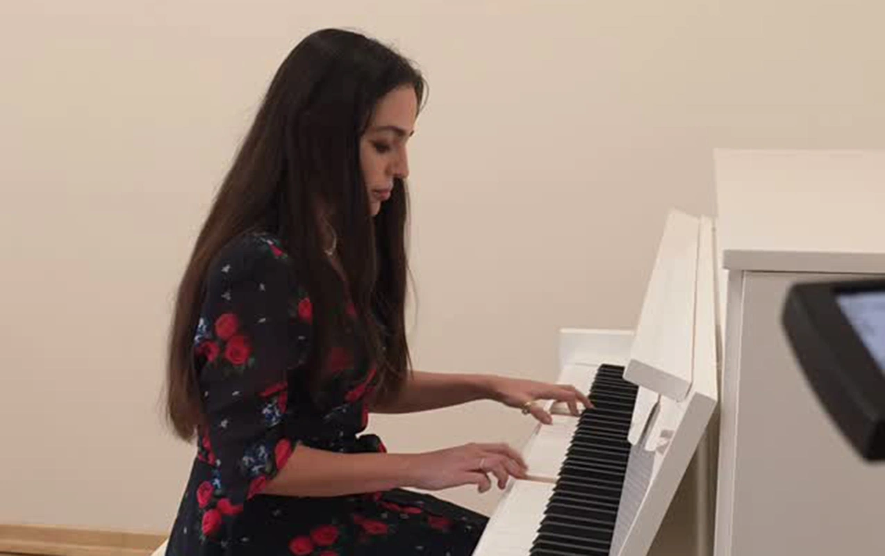 Leyla Əliyevadan pianoda “Söz olmasaydı” - Video
